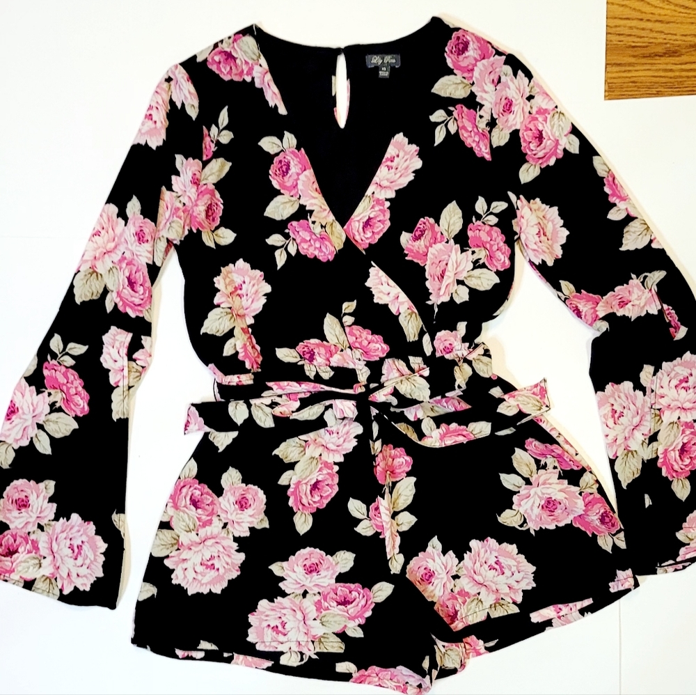 Lily Rose Womens XS Gorgeous Black & Pink Floral Romper Open BellBottom Sleeves